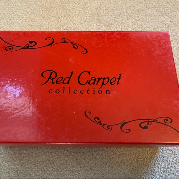 Red Carpet Collection Women’s Dress Shoes - Picture 6 of 7